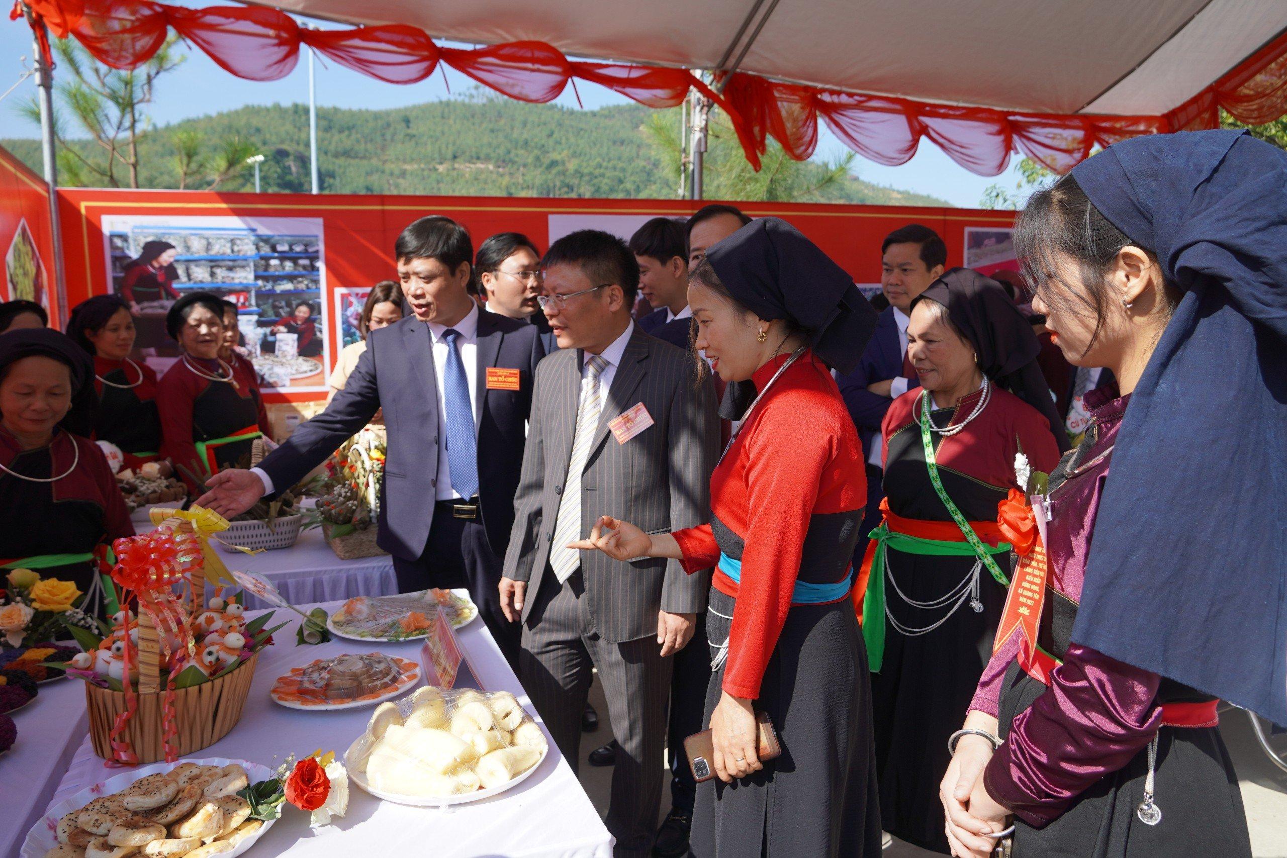 Khong gian van hoa gan cho Quang Yen Thanh Liet